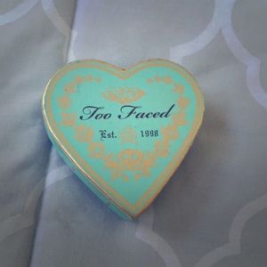 Too faced bronzer